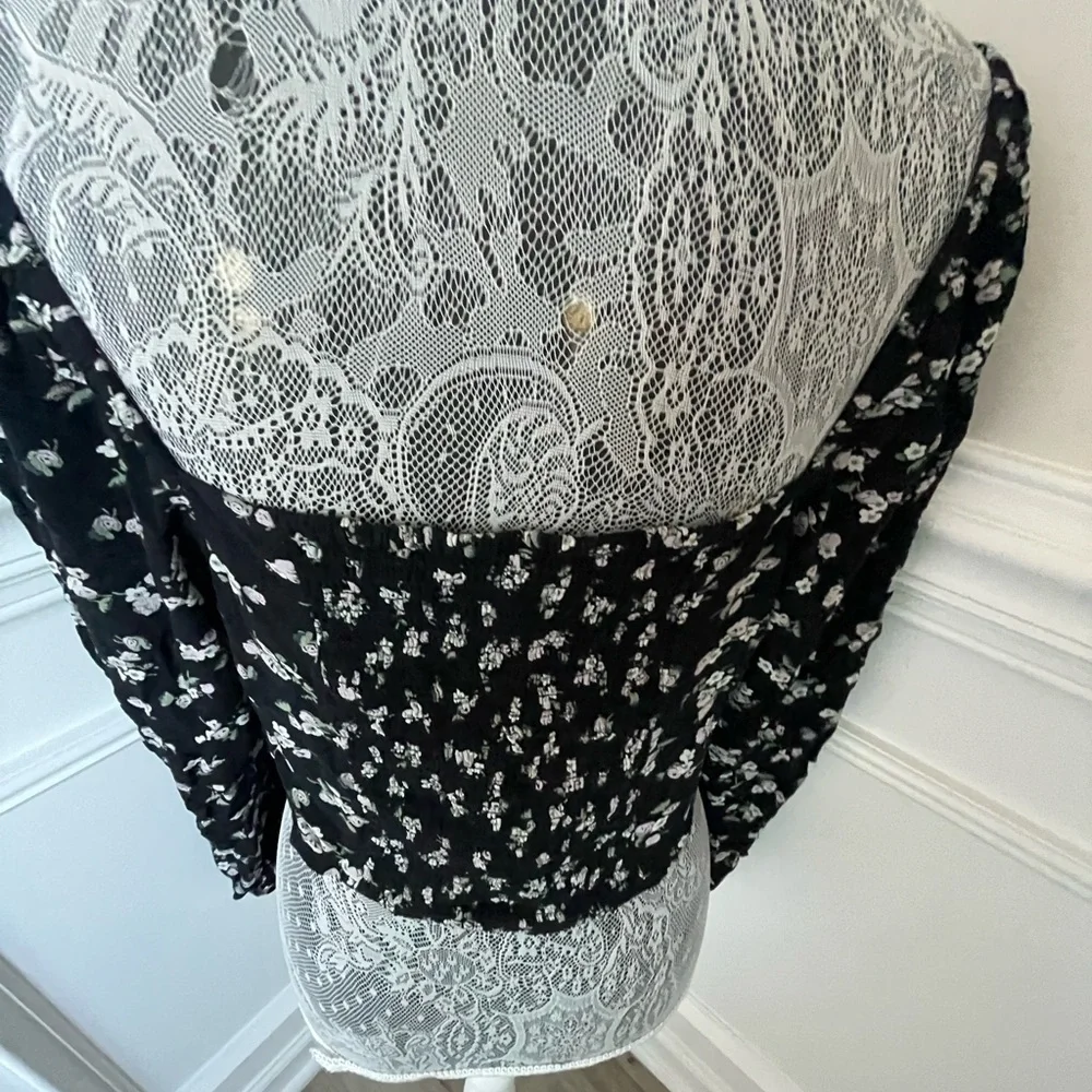 BP. Womens Black Floral Smocked Cropped Blouse Size XL  new - Picture 3 of 6